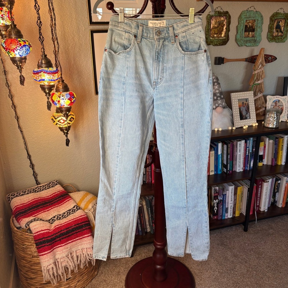 Abercrombie & Fitch 90s Straight Ultra High‎ Rise Curve Love Jeans | Size 26